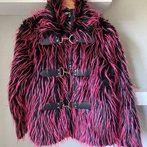 Dolls Kill RUN FROM SUBURBIA
FAUX FUR JACKET